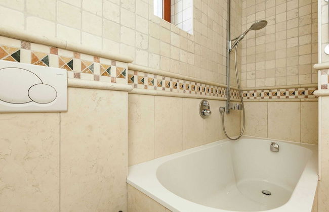 Villa Stay With Pool & Sauna - Foto 27