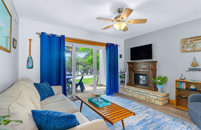 Charming Lakeside Condo - Moments to Lake Fun - Foto 1