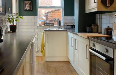 Townhouse in trendy suburb of Hoole - Photo 19