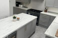 Stylish Home Away From Home! 6 Minutes from Beach! - Foto 1