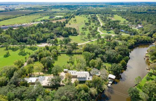 Stunning Waterfront Rental Property with Private Dock and Pool - Foto 28