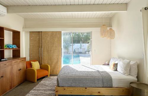 Retro Rendezvous Pool and Spa MidCentury Modern Home - Foto 55