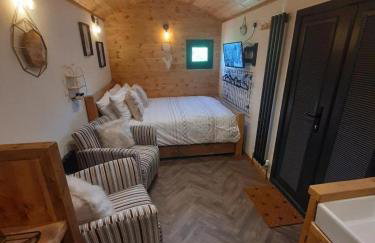 Min yr Afon - Cabin - Sleeps 2 - Hot Tub - Parking - Foto 55