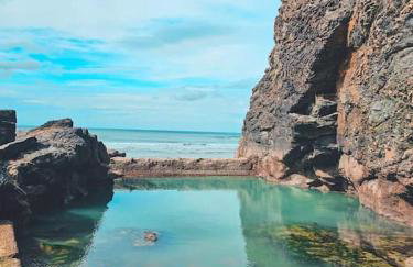 Treetops Lodge, private Cornish hideaway, parking, garden - Foto 23