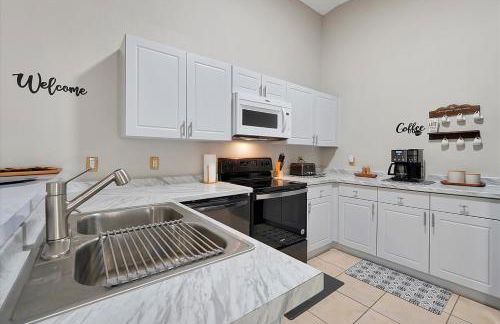 Remodeled Retreat: Tranquil Resort Oasis Near Theme Parks - Foto 18