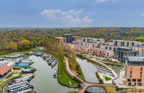 Beautiful Canal Side Apartment - City Centre - Balcony, Secure Parking, Self Check-In, Fast WiFi and Smart TV with Sky TV and Netflix by Yoko Property - Foto 30