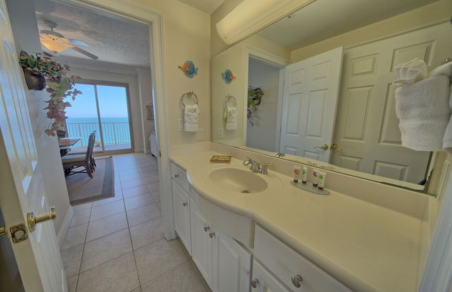 Stunning 16th Floor Condo with Fitness Center, Hot Tubs, Pools, and Beach Access - Unit 1606 by RedAwning - Foto 11