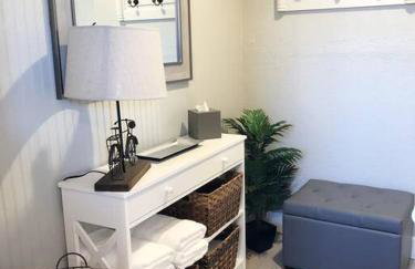 Cozy Apartment Overlooking Downtown and Park NO KIDS, NO PETS - Photo 18