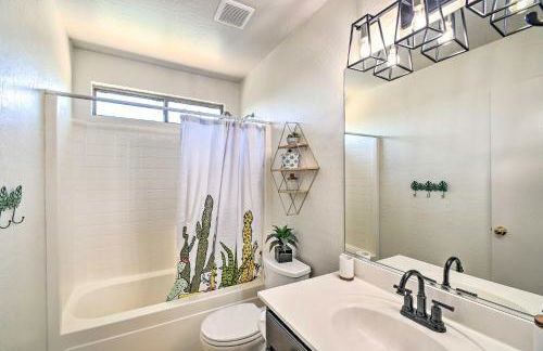 1 Mi to Surprise Stadium! Desert Poolside Oasis - Foto 18