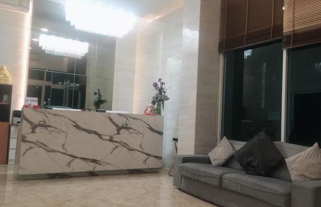 The Violin Sriracha - Photo 22