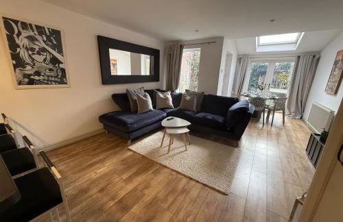 Cosy 4BR house, West Didsbury, bars and restaurants close by, Free Parking, Sleeps 8 - Photo 39