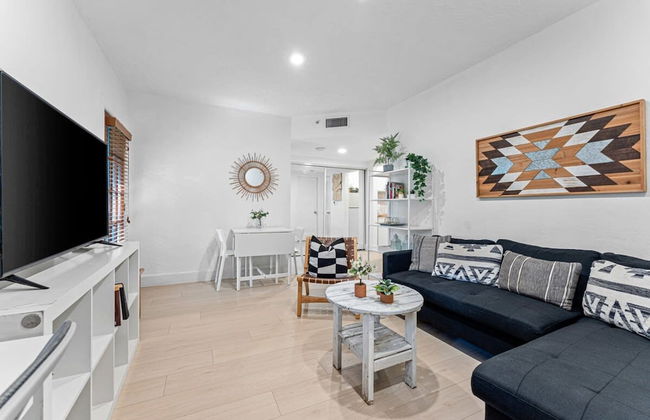 Beautiful Apt in Victoria Park Las Olas Blvd - Photo 3