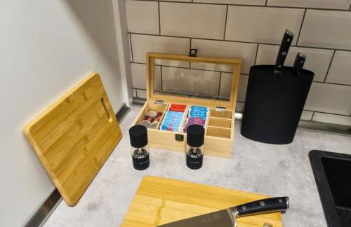 maremar - Design im Zentrum - 2 Schlafzimmer - Luxus Boxspringbetten - Küche - Arbeitsplätze & Highspeed WLAN - Balkon - Foto 24