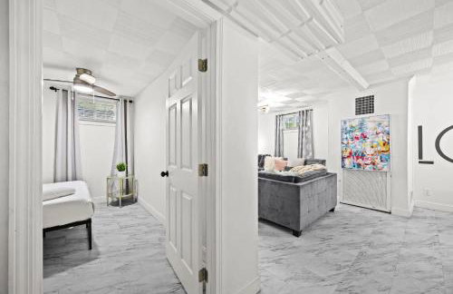 Modern Apartment with Parking & Prime Location - Foto 33