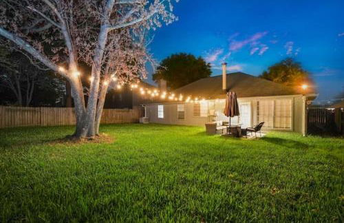 IAH Place: 4 bed, patio-sleeps 8+ - Foto 23