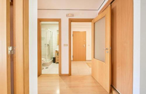 Spacious Apt Near Beach & Train, By TimeCooler - Foto 64