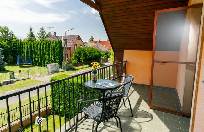 4 bedroom House in Balatonszárszó with private pool and garden - Photo 15