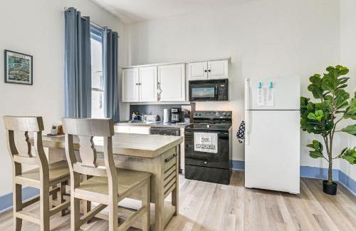 Walk to The Strand Historic Family Base with Yard! - Foto 35