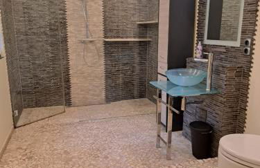 Tolstov House - 5 Room House with Terrace - 35 Min to Messe DUS - Foto 20