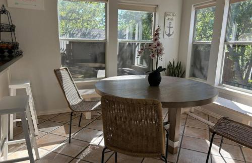 Serene Lakefront Retreat with Scenic Views - Foto 11