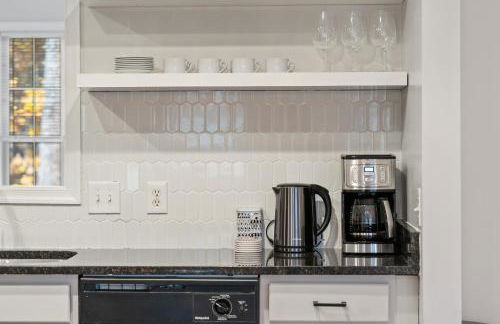 Emerald Cabin W/Hot tub, Firepit, Lake, Skiing - Foto 17