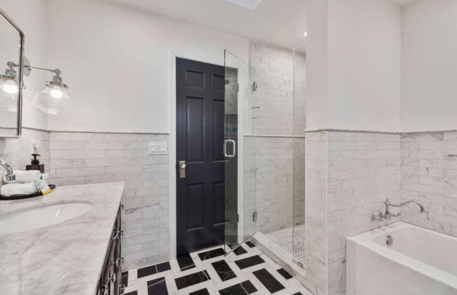 Elegant Spring Stay on Peaceful Retreat - Photo 68