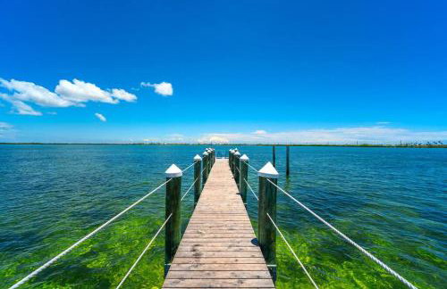 Waterfront Cozy Cottage with Boat Ramp & Dock - Foto 23