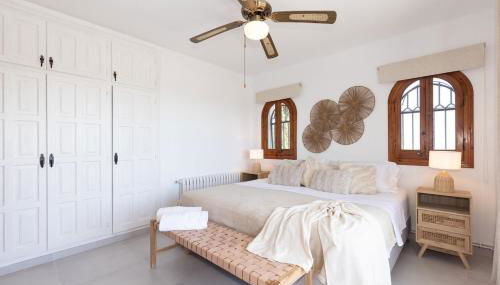 Villa Carmen - Peaceful Eco-Luxury with private pool - Foto 5, towels, wardrobe