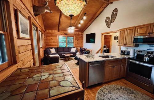 Secluded & Private Retreat- Hot Tub, Fire Pit, Near New River State Park - Foto 7