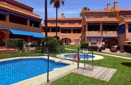 No10 - Beachfront Estepona close to port, 2 bedroom, 2 bathroom, sleeps 5 - Photo 26