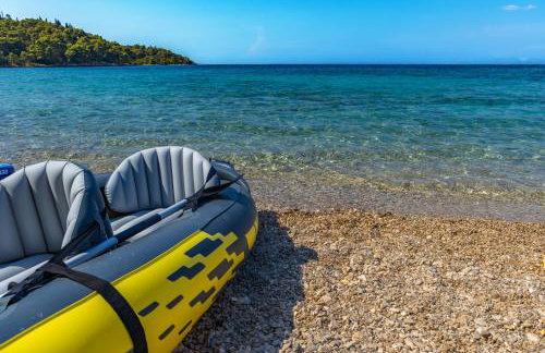 Beautiful Torch Lake House with Beach Access home - Foto 18