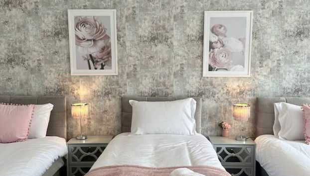 Large Five Bedroom Home with parking - Foto 5, Quarto