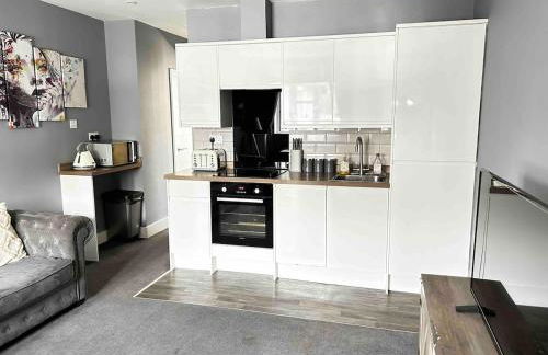 Spacious Southampton City Apartment with Courtyard - Foto 22