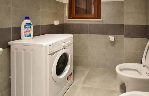 Awesome Apartment In Terre Roveresche - Foto 33