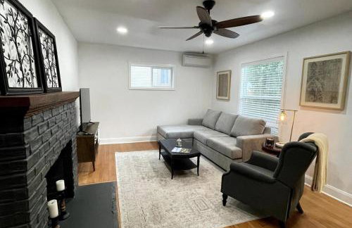 Charming 2 bedroom house 1 mile from U of O - Photo 5