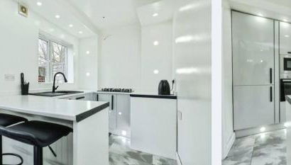 2 Bed Terrace House with modern touch - Foto 1