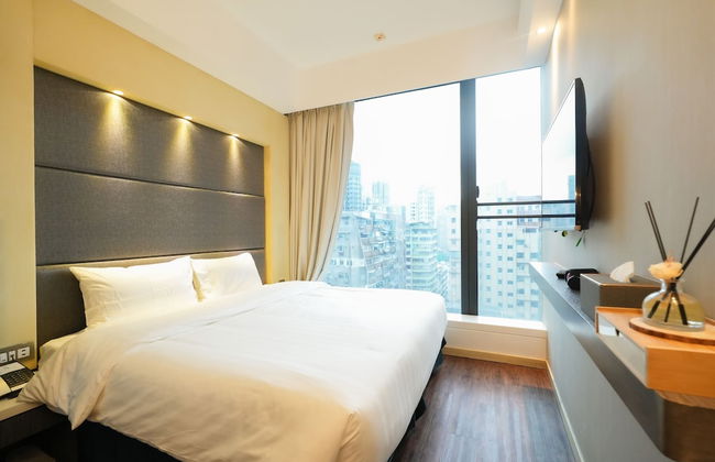 Epoch Hotel - Photo 5