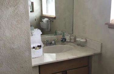 C11, Two bedroom, two bath log-sided, luxury Harbor North cottage with hot tub cottage - Foto 26