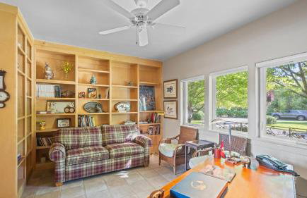 Vineyard Estate w Pool Spa Bocce Ball Mins to Wineries Park Lawndale Manor by AvantStay - Foto 16