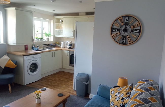 Cozy Courtyard Apt, Explore & Relax, Free Parking - Foto 16