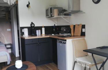 Petit cocon avec terrasse - Photo 7