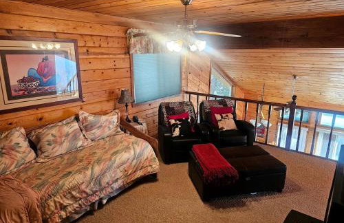 Peaceful Mountain Cabin with Private Lake and Game Room Near Long Barn, California - Foto 10