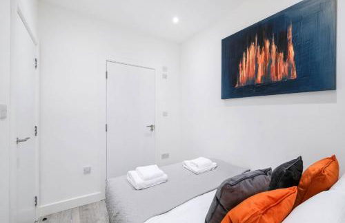 Luxurious 1 Bed Serviced Apartment with Wi-Fi - Photo 71