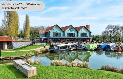 Beautiful Apartment in Central MK with Balcony, Free Parking & Smart TV with Netflix by Yoko Property - Foto 25