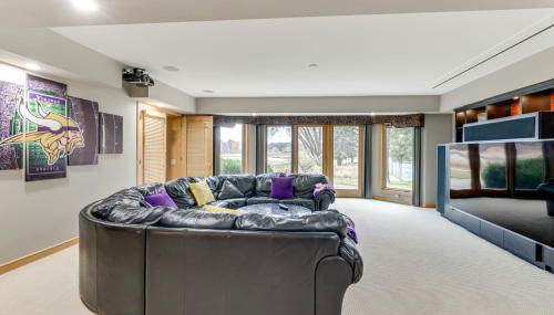 Luxe Long Lake Estate! Courts, Pool and Game Room - Foto 2