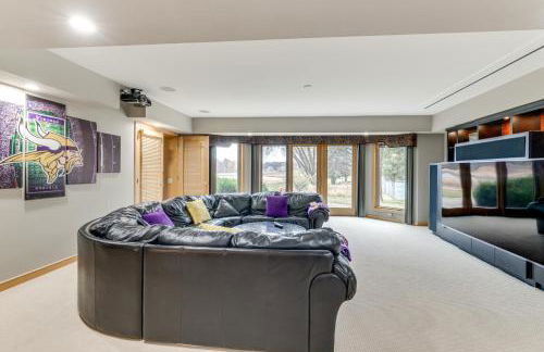 Luxe Long Lake Estate! Courts, Pool and Game Room - Foto 2