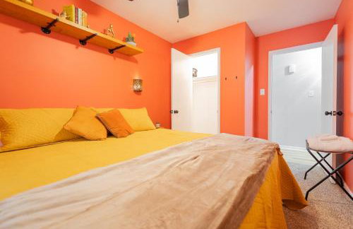 5 Bedroom 2 & 1 half Bath Group Stay Fun Design in Quiet Neighborhood - Foto 34