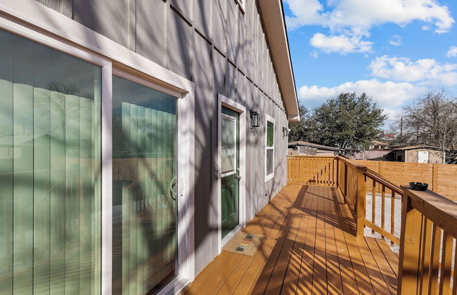 Retreat to a Brand-new Downtown Home 4br/3ba! - Photo 23