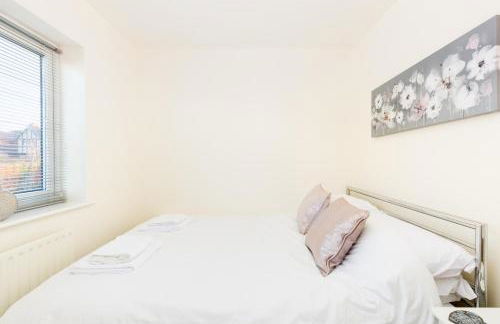 Drayton Manor House FREE parking - Photo 50