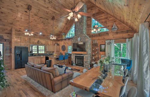 Lovely Lake Hartwell Retreat Dock, Deck and Grill! - Foto 1